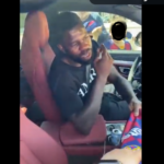 Umtitis beschämende Geste mit einem Kind, weil es sein Auto berührt hat