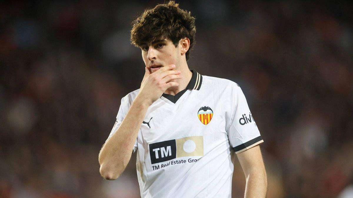 El Valencia quiere cerrar la venta de Javi Guerra antes del viernes