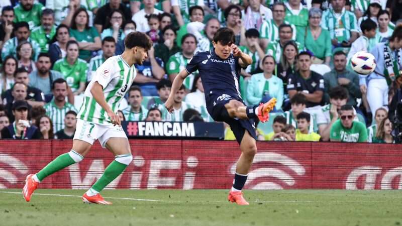 Jon Aramburu pudo llegar al Valencia en la negociación de Javi Guerra